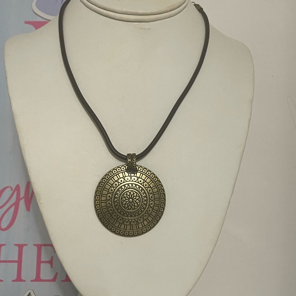 NEW YORK FASHION NECKLACE - Picture 5 of 9